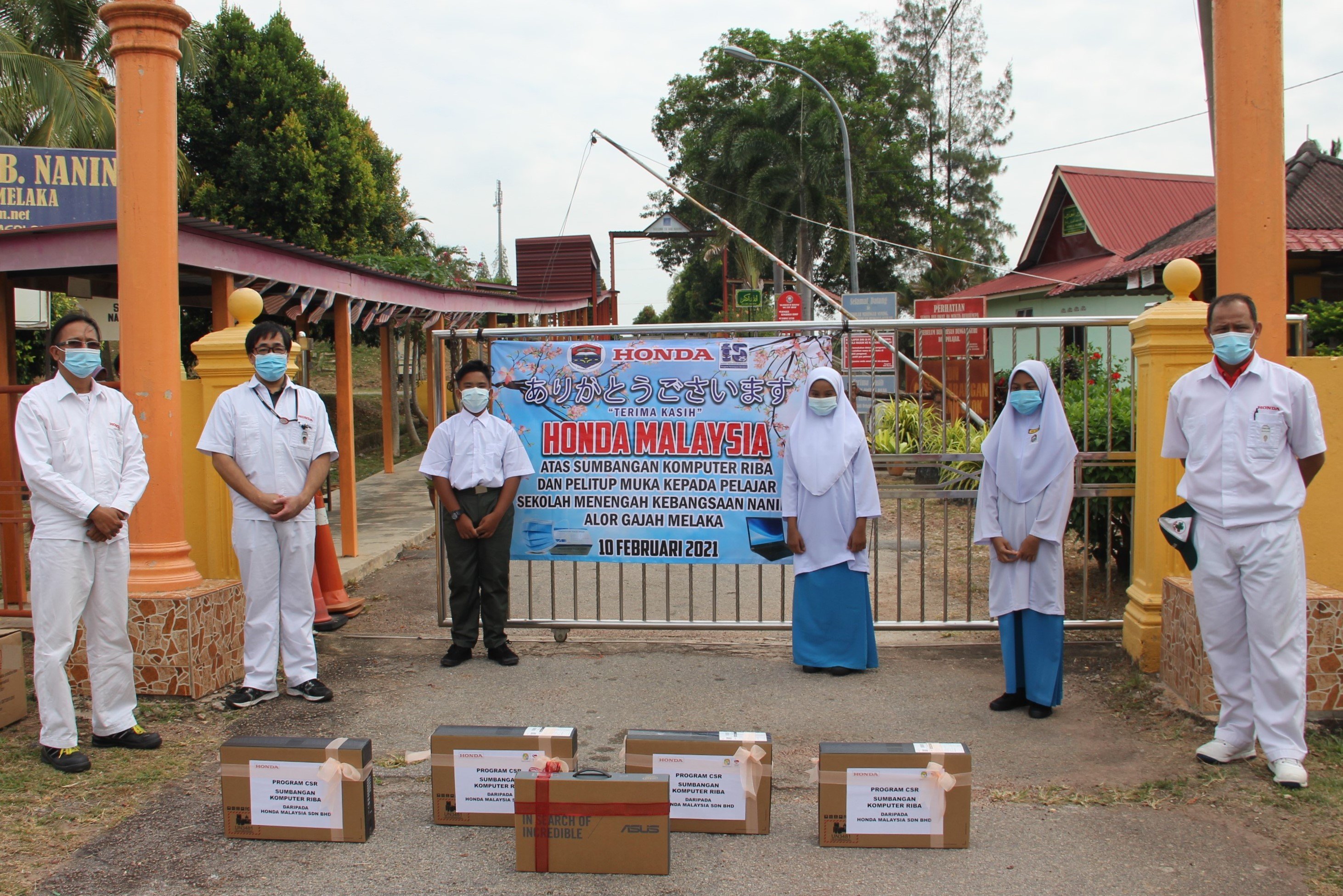 Honda Malaysia has arranged for laptops to be delivered to four secondary schools in Melaka