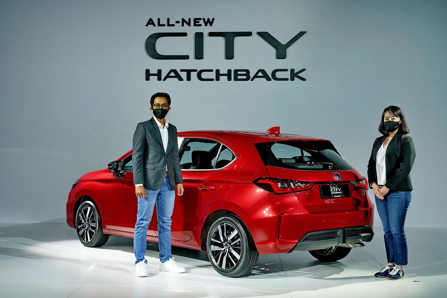 (From left) Mr. Sarly Adle Sarkum, President & Chief Operating Officer of Honda Malaysia Sdn. Bhd., and Ms. Madoka Chujo, Managing Director & Chief Executive Officer of Honda Malaysia Sdn. Bhd. at the Launch of the All-New City Hatchback.